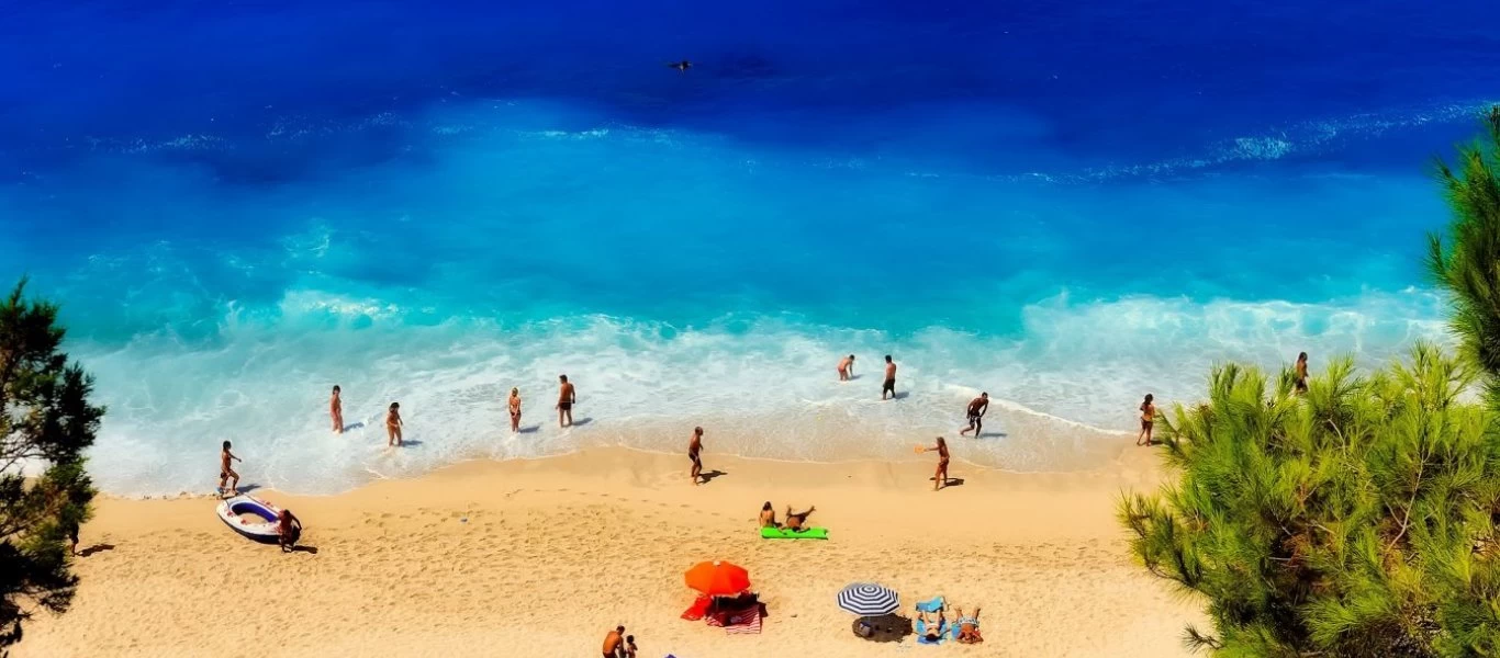 ΟΠΕΚΑ: Αυτά είναι τα 7 προγράμματα Κοινωνικού Τουρισμού - Δικαιούχοι & πότε θα ξεκινήσουν οι αιτήσεις